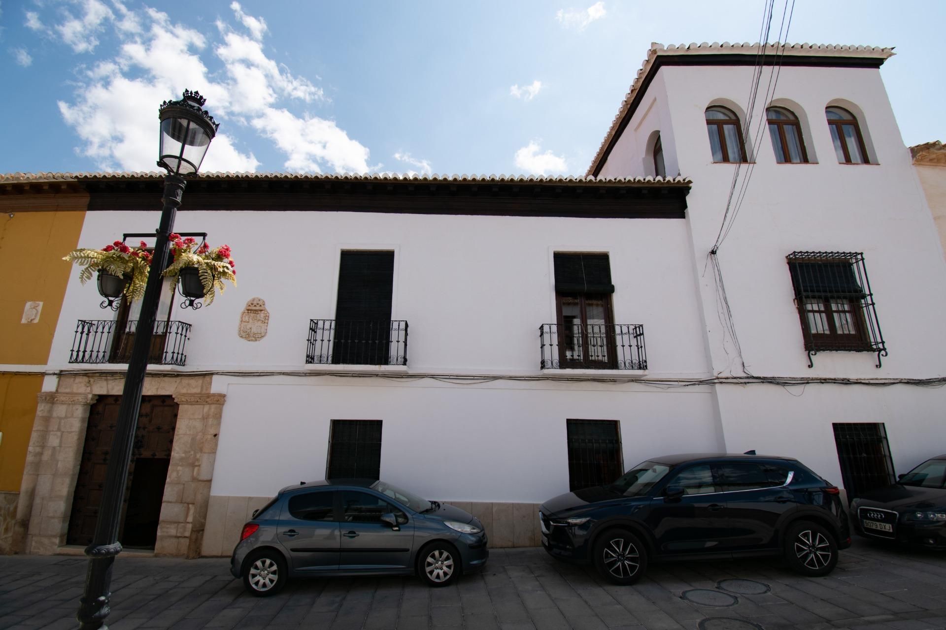 Vista exterior de Casa o xalet en venda en Guadix amb Calefacció, Traster i Piscina
