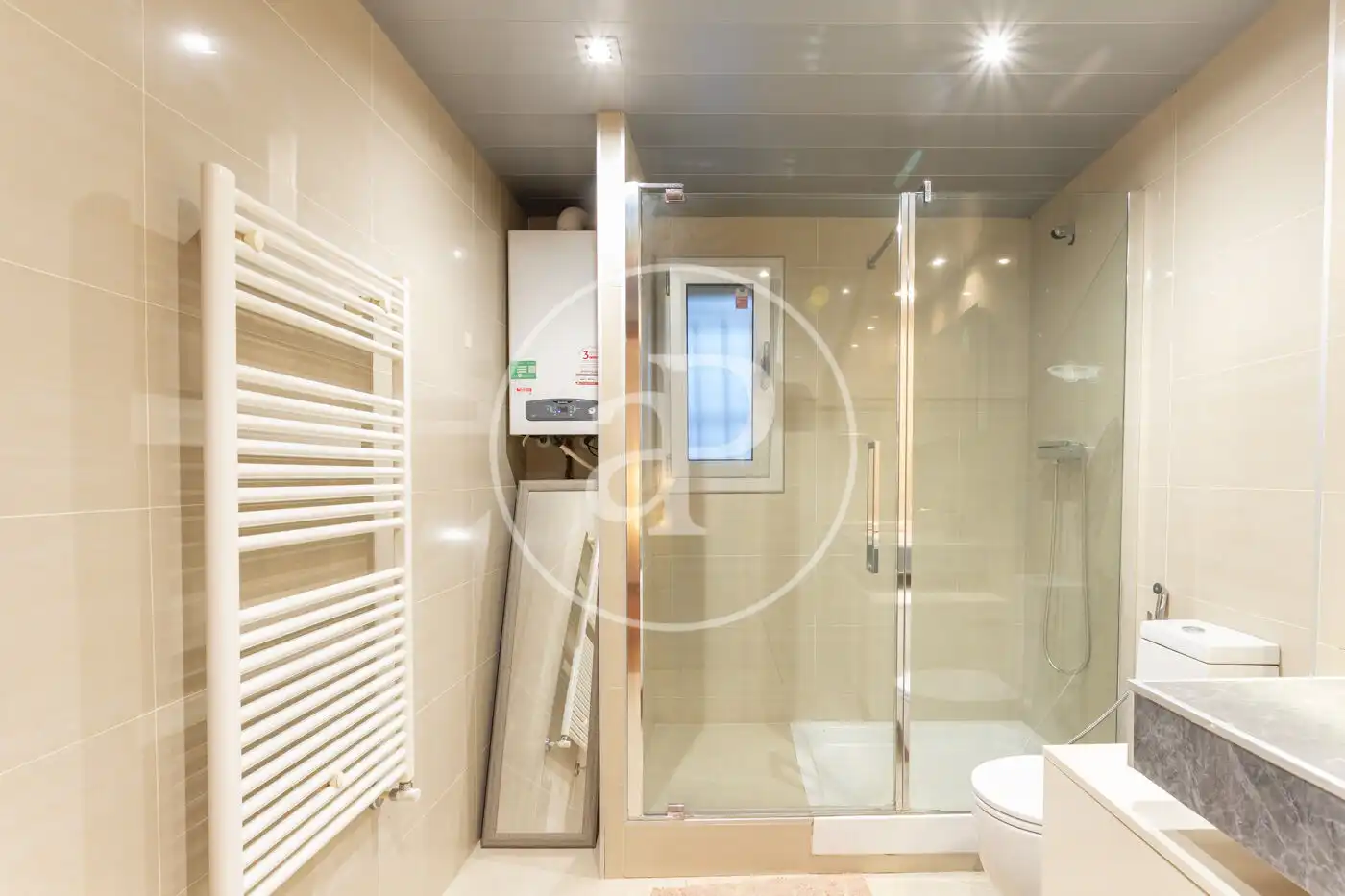 Badezimmer von Wohnung zur Miete in Barcelona mit Heizung und Möbliert