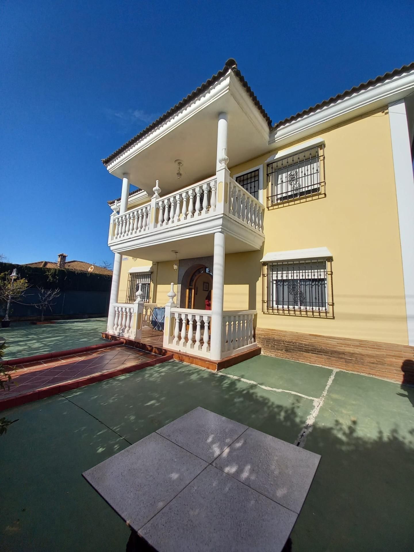 Vista exterior de Casa o xalet en venda en  Córdoba Capital amb Jardí privat, Terrassa i Balcó