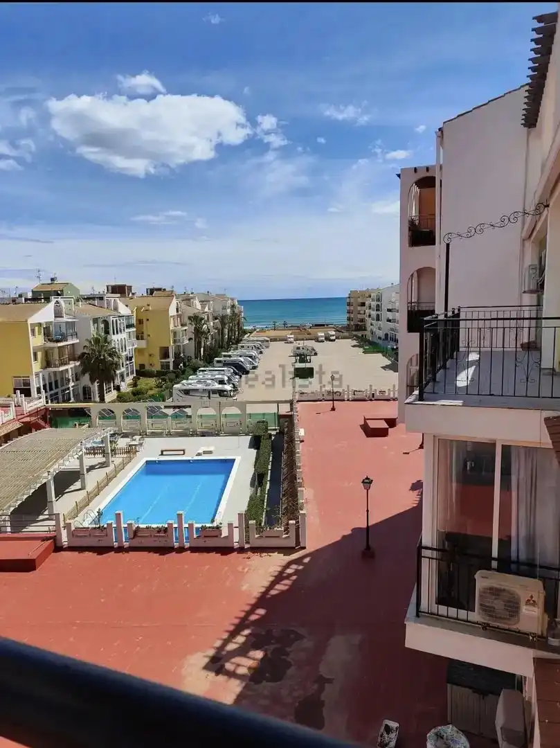 Vista exterior de Pis en venda en Torrevieja amb Aire condicionat, Terrassa i Moblat