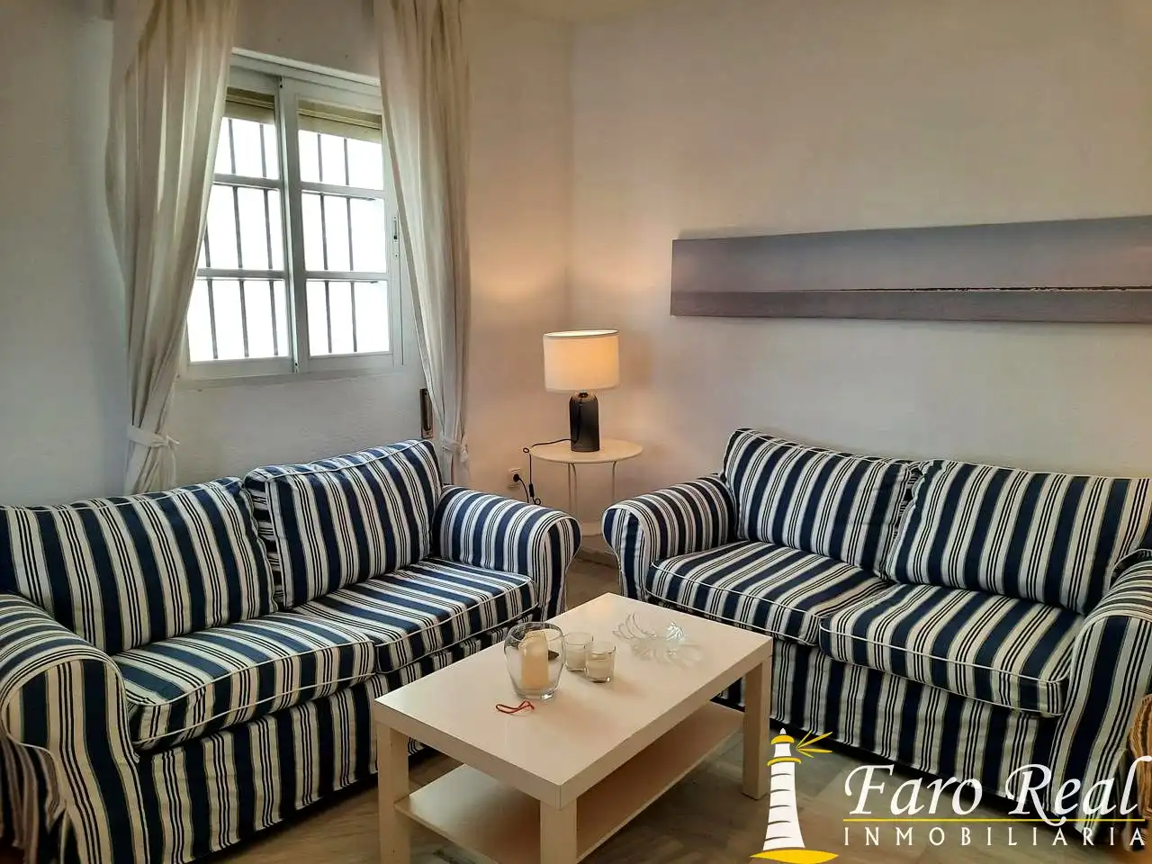 Sala d'estar de Casa adosada de lloguer en Sanlúcar de Barrameda amb Jardí privat i Moblat
