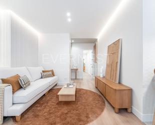 Living room of Flat for sale in  Madrid Capital  with Air Conditioner, Heating and Parquet flooring