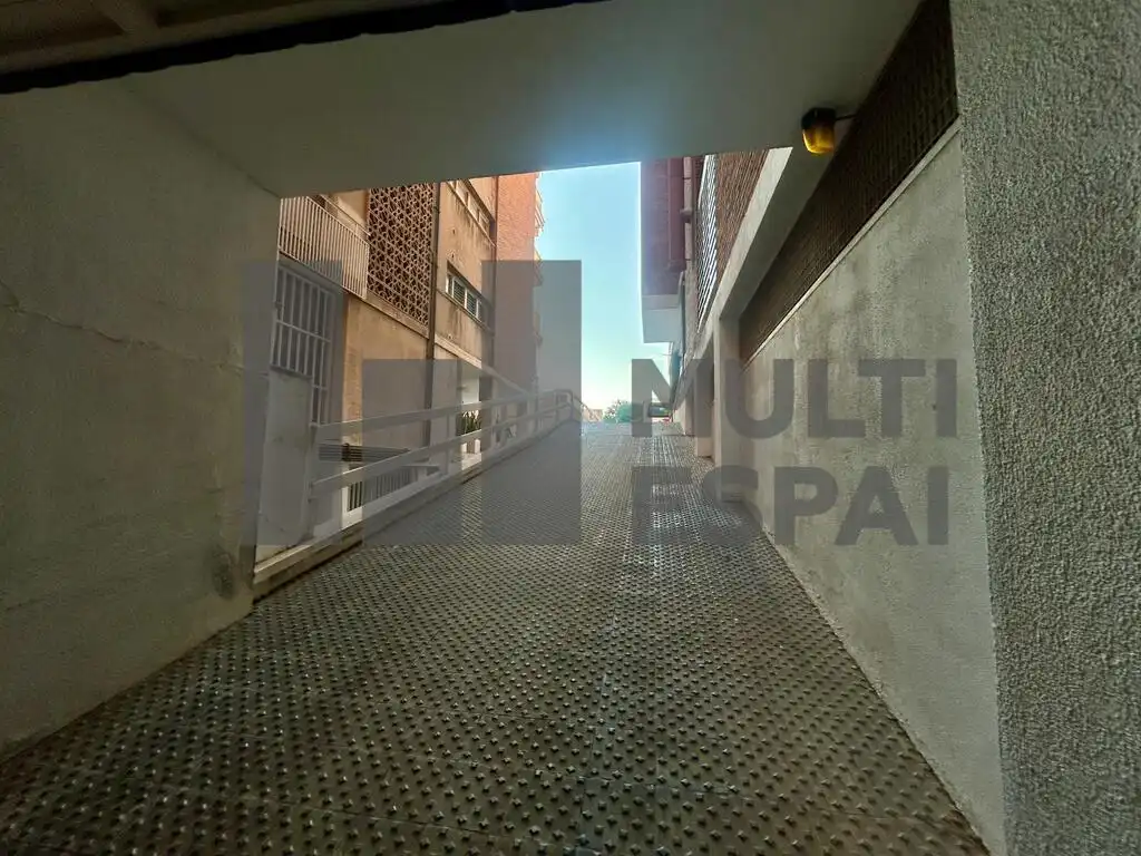 Einzelparkplatz mit Aufzug zum Verkauf in Via Augusta, imagen 4