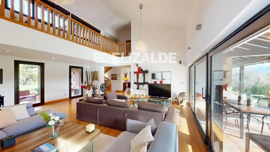Sala d'estar de Casa o xalet en venda en Hondarribia amb Calefacció, Jardí privat i Terrassa