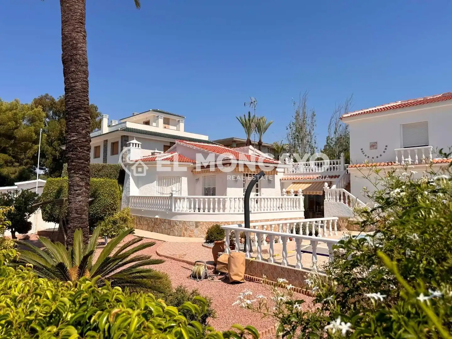 Vista exterior de Casa o xalet en venda en Rojales amb Aire condicionat, Calefacció i Jardí privat