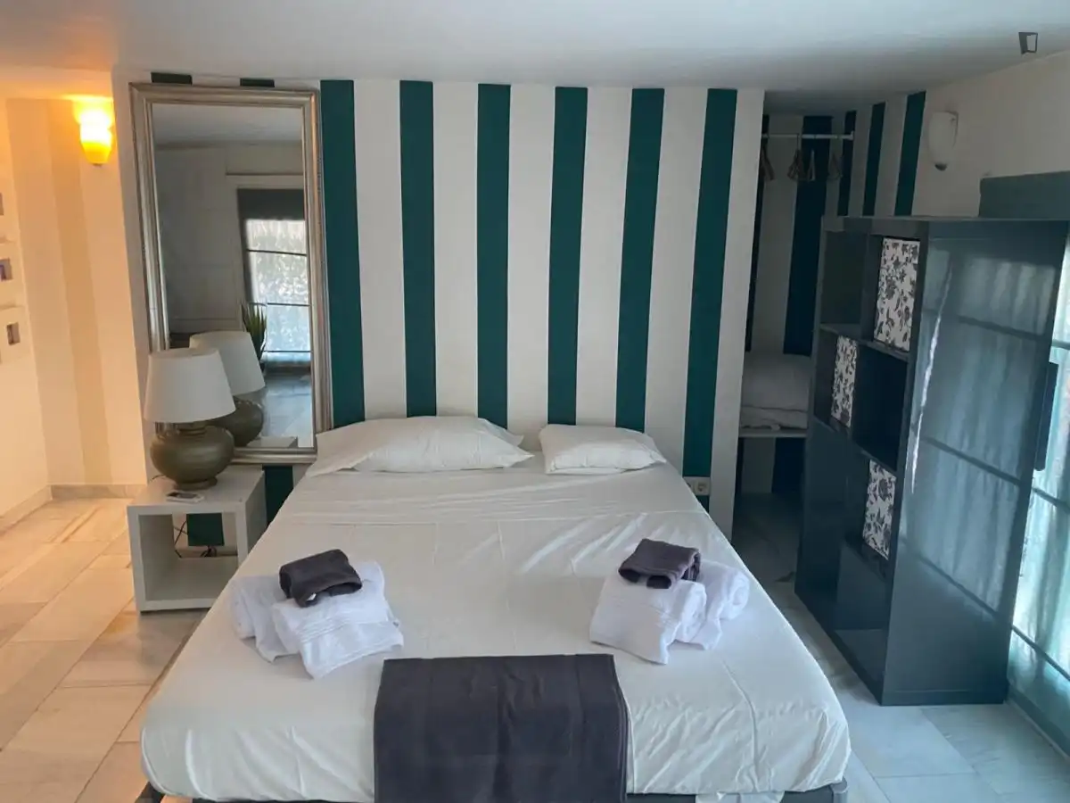 Habitación de Estudio de alquiler en Madrid con Aire acondicionado, Calefacción y Amueblado
