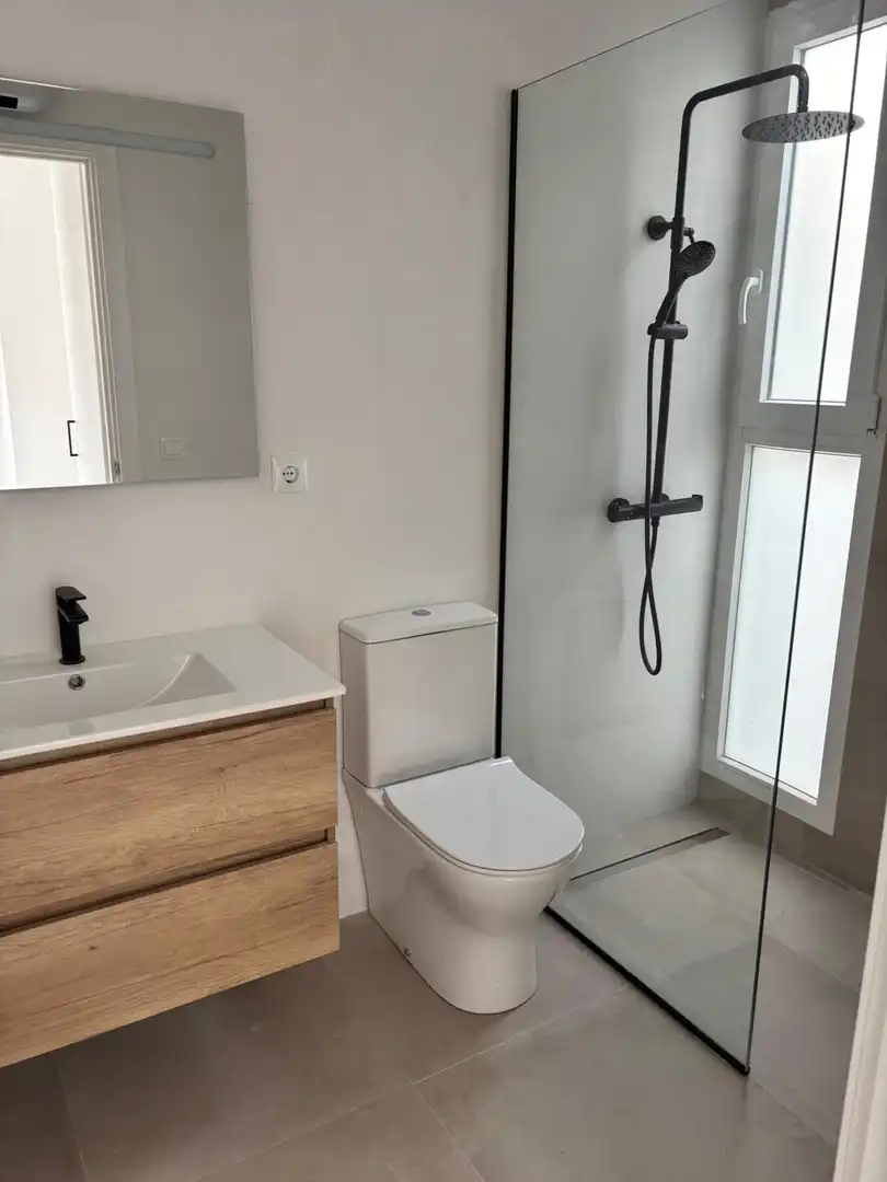 Bathroom of Flat for sale in Alcoy / Alcoi  with Air Conditioner, Storage room and Furnished