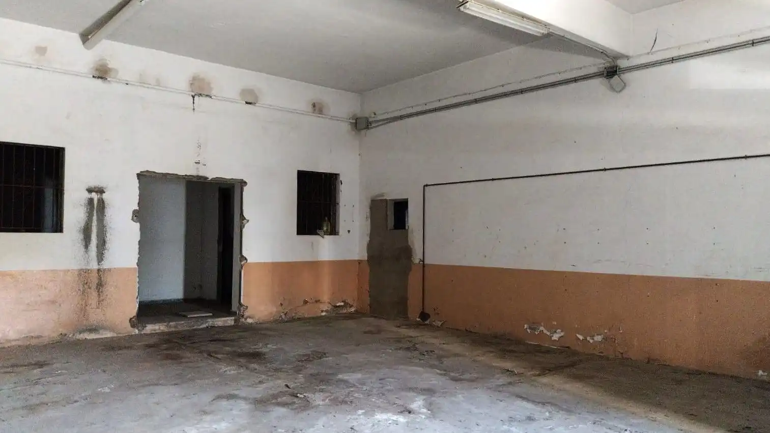 Business premises for sale in Carmona, imagen 2