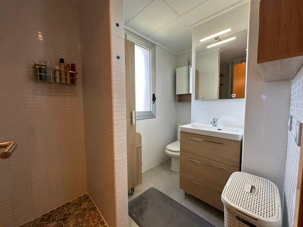 Baño de Apartamento en venta en Roses con Aire acondicionado, Calefacción y Terraza