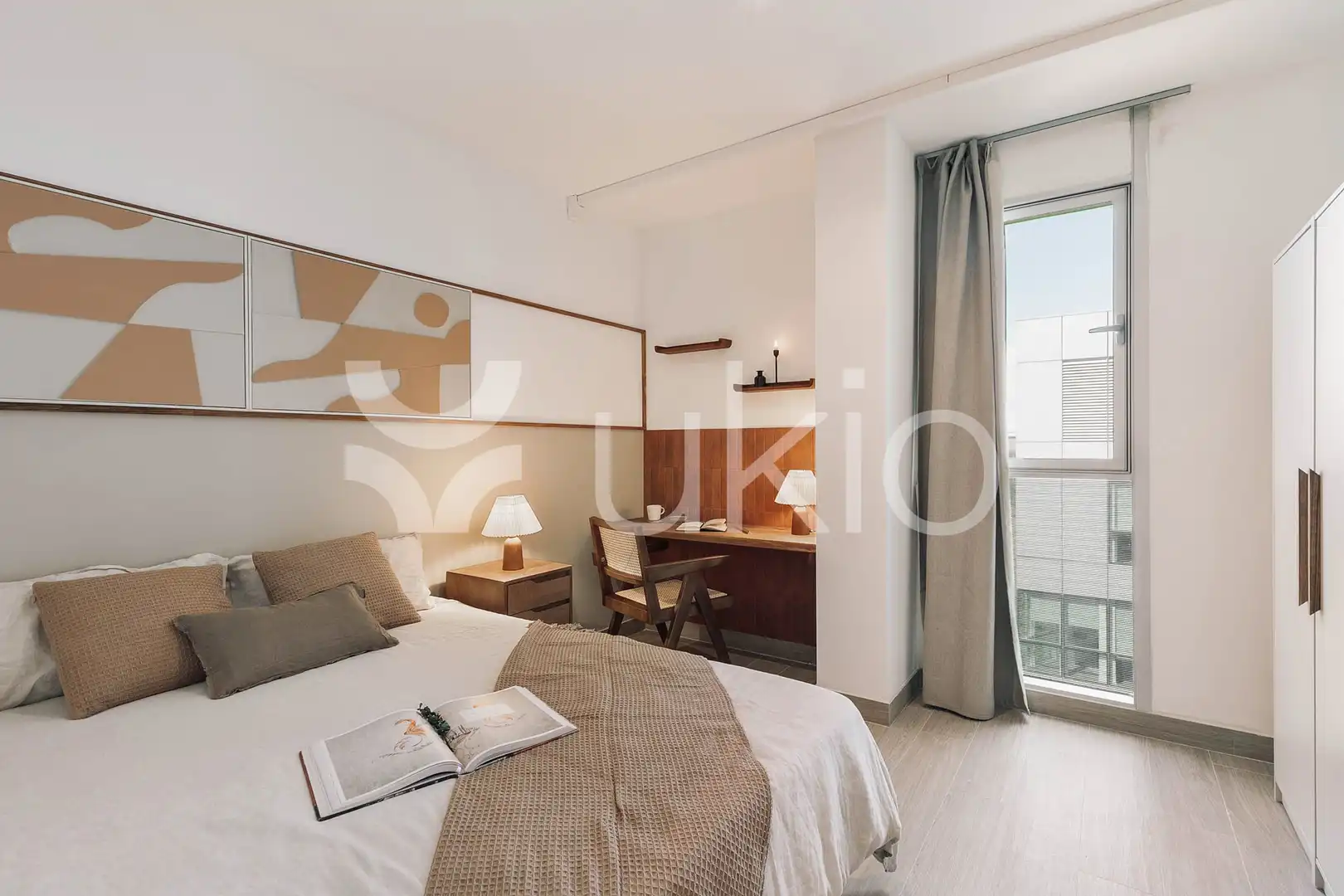 Dormitori de Apartament de lloguer en Barcelona amb Aire condicionat, Calefacció i Moblat