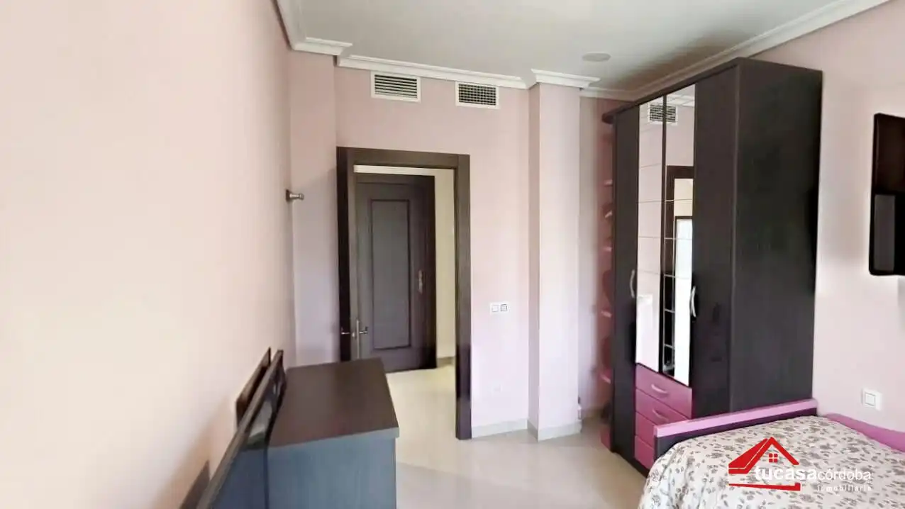 Dormitori de Casa o xalet en venda en Córdoba amb Aire condicionat, Terrassa i Traster