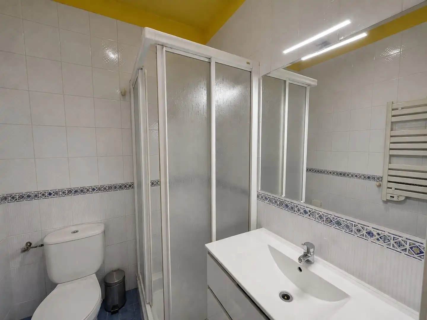 Bathroom of Flat for sale in Plasencia  with Air Conditioner