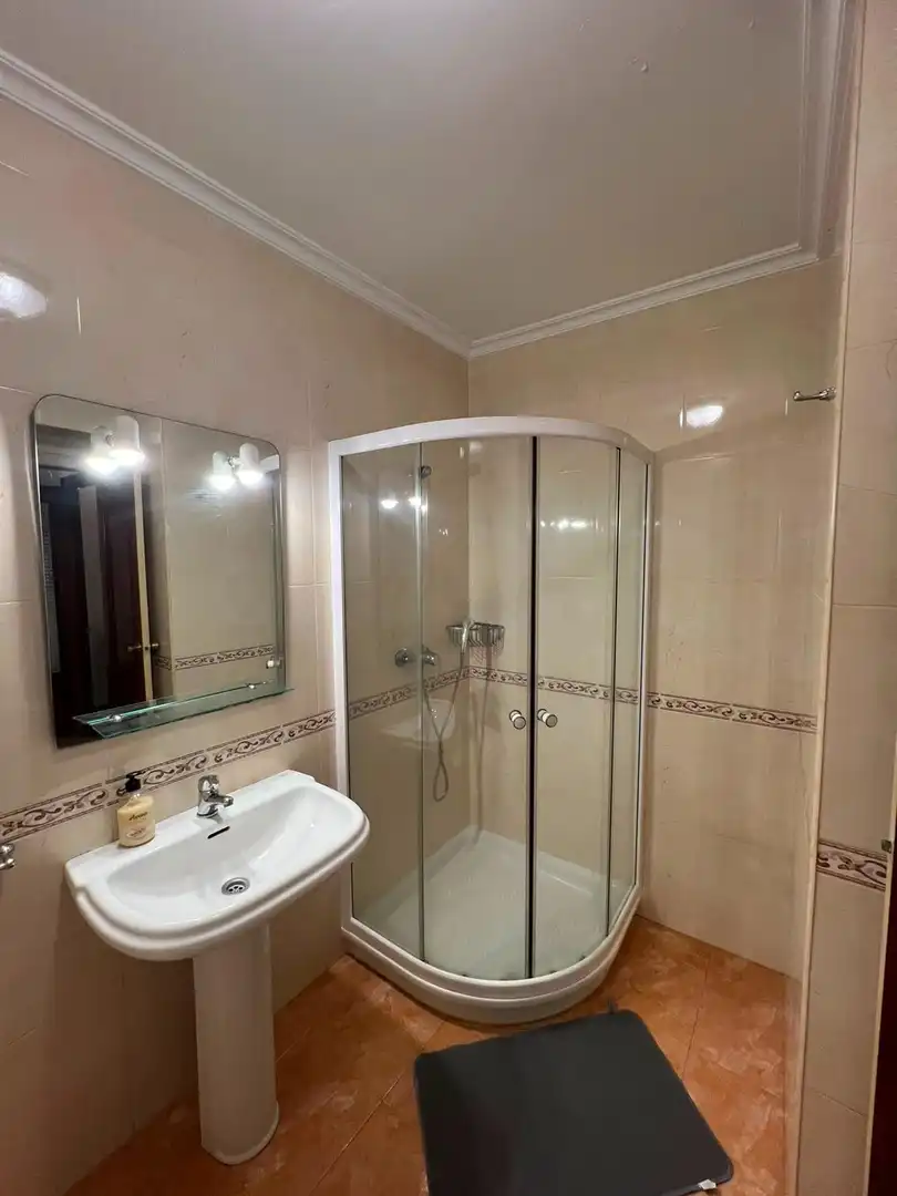 Bathroom of Flat for rent in Vigo   with Furnished and Balcony