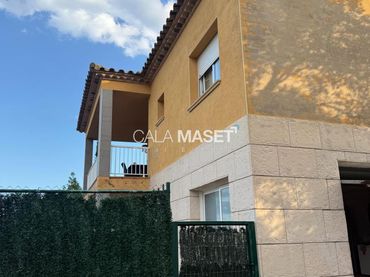 Villa mit Balkon zum Verkauf in Isidre Nonell