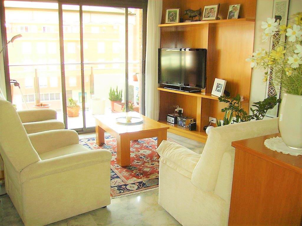 Living room of Flat to rent in Girona Capital  with Air Conditioner, Heating and Terrace