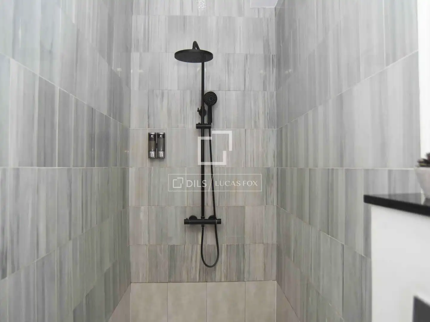 Baño de Piso en venta en Barcelona con Aire acondicionado, Calefacción y Terraza