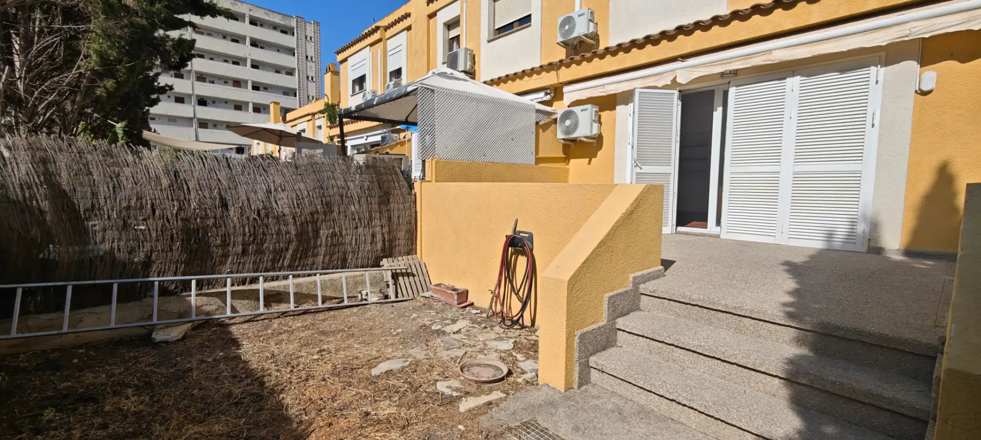 Vista exterior de Casa adosada de alquiler en Calvià con Aire acondicionado, Calefacción y Jardín privado
