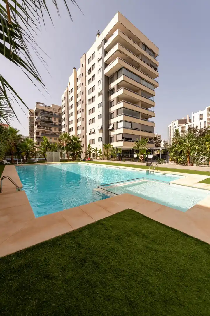 Piscina de Pis en venda en Alicante / Alacant amb Aire condicionat, Jardí privat i Terrassa