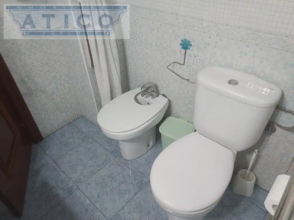 Bathroom of Flat for sale in Sevilla  with Air Conditioner and Terrace