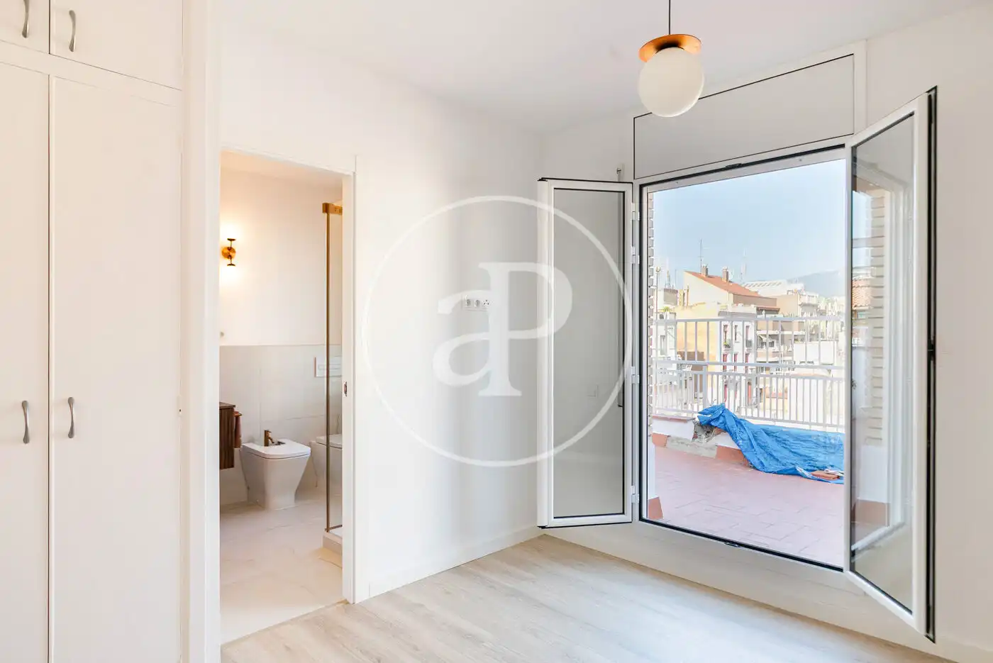 Habitación de Ático en venta en Barcelona con Aire acondicionado, Calefacción y Terraza