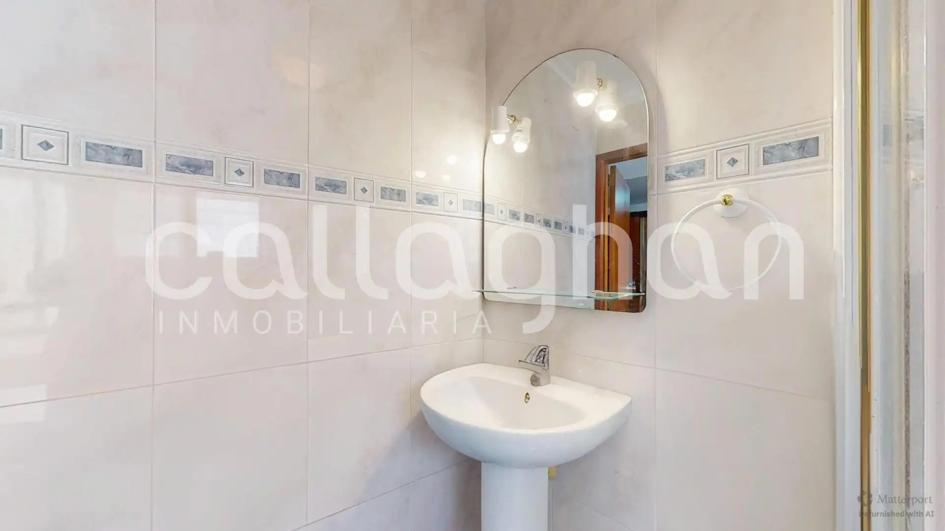 Baño de Piso en venta en Catarroja con Calefacción y Balcón