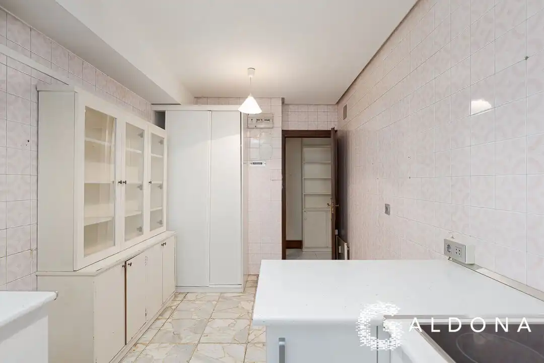 Cocina de Piso en venta en Donostia - San Sebastián  con Calefacción, Terraza y Balcón