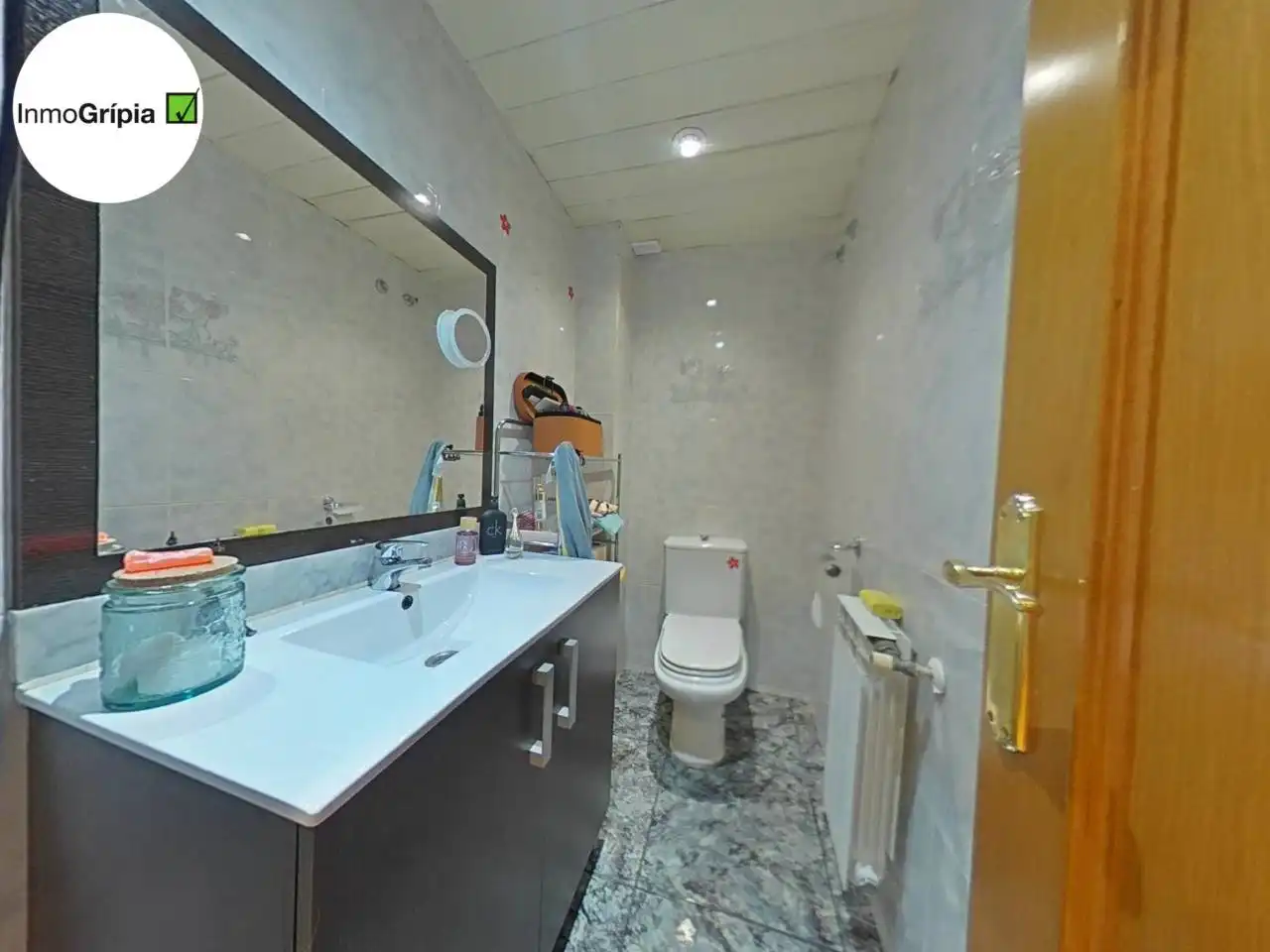 Bathroom of Houses for sale in Terrassa  with Air Conditioner, Heating and Parquet flooring
