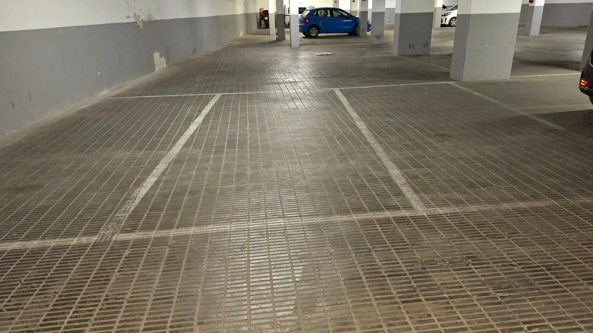 Parking de Apartamento en venta en Benidorm con Jardín privado, Amueblado y Piscina comunitaria