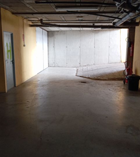 Photo 2 of Garage for rent in Concejal Francisco Blandon, La Algaba, Sevilla