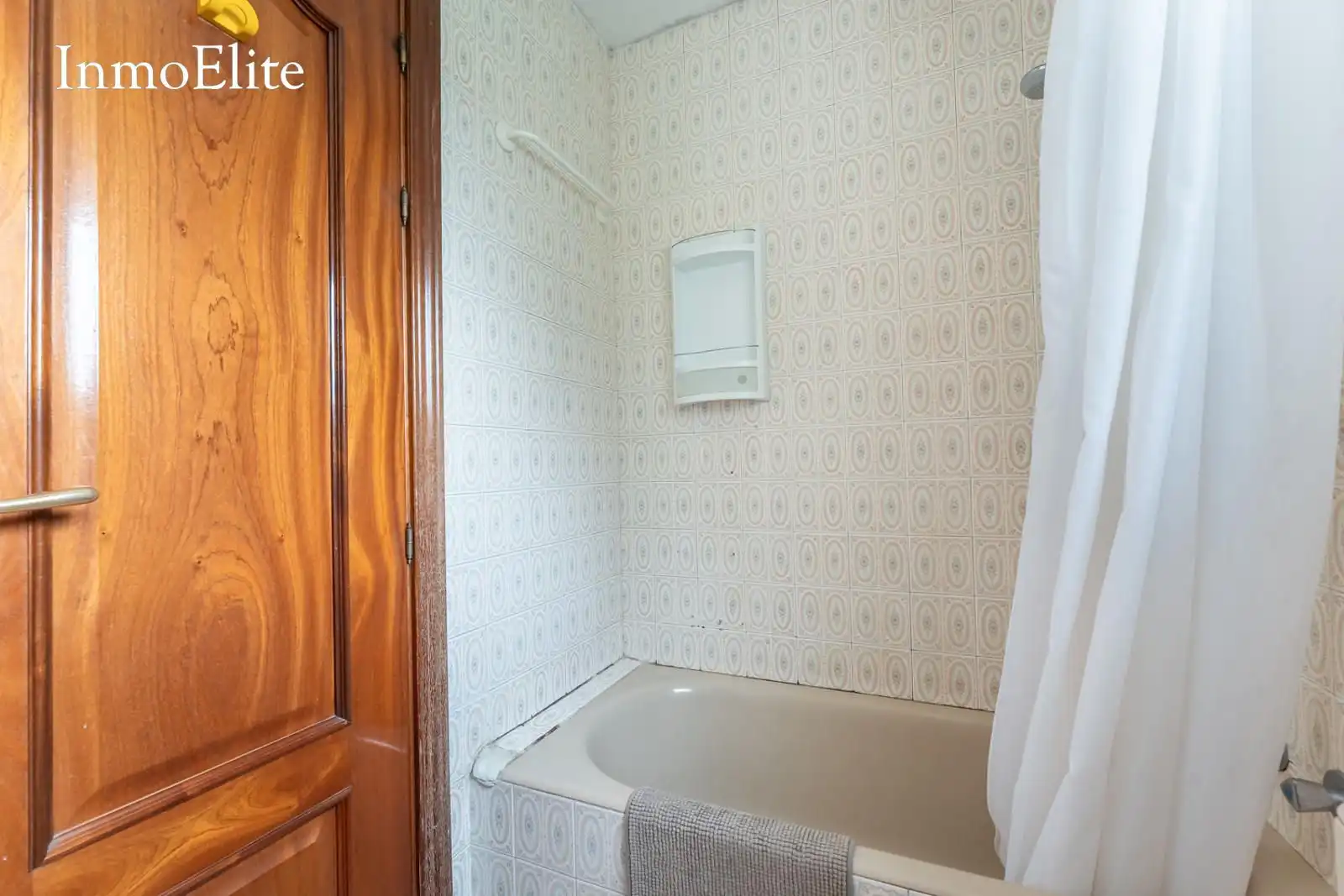 Bany de Casa o xalet en venda en Las Rozas de Madrid amb Aire condicionat, Calefacció i Jardí privat