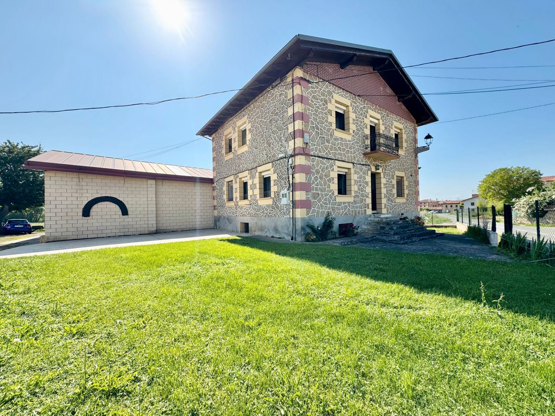 Außenansicht von Country house zum verkauf in Iruraiz-Gauna