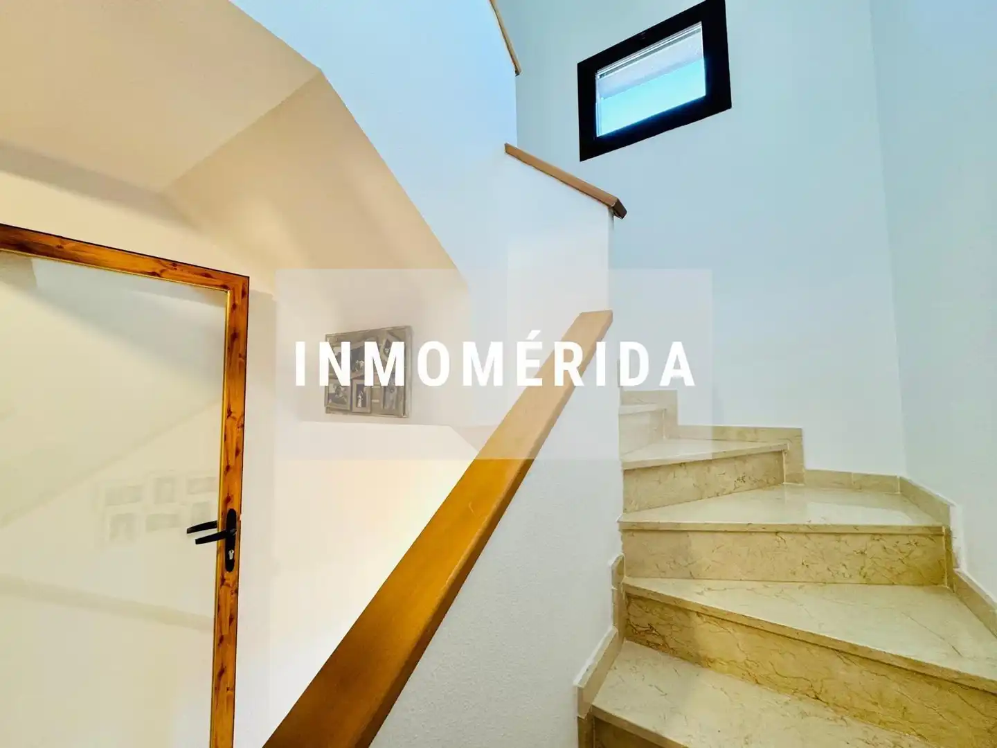 Vista exterior de Casa adosada en venta en Mérida con Aire acondicionado, Calefacción y Jardín privado