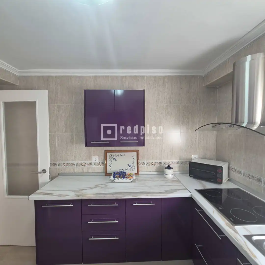 Cuina de Pis de lloguer en Sevilla amb Aire condicionat, Terrassa i Moblat
