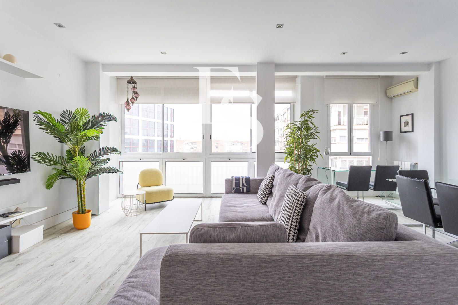 Living room of Flat for sale in  Madrid Capital  with Air Conditioner, Heating and Storage room