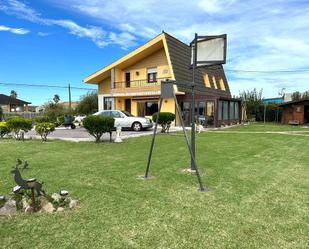 Vista exterior de Casa o xalet en venda en Bareyo amb Terrassa i Balcó