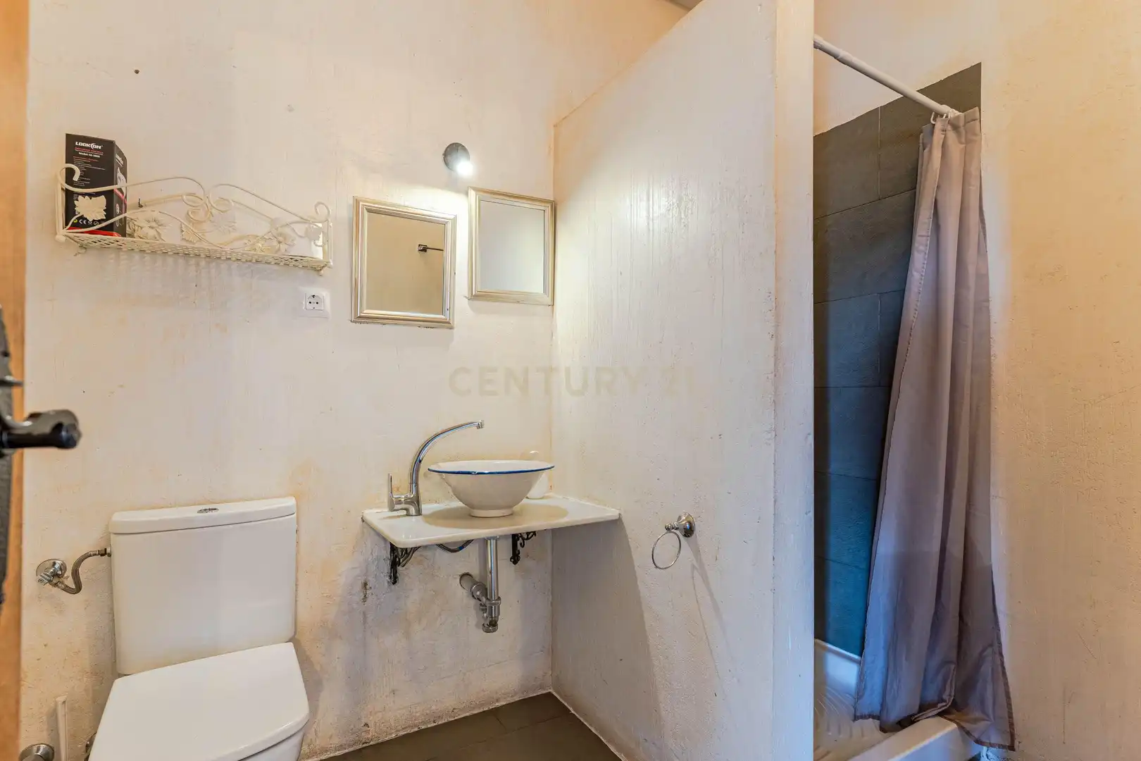 Bathroom of Houses for sale in Pinos Genil  with Air Conditioner, Private garden and Furnished