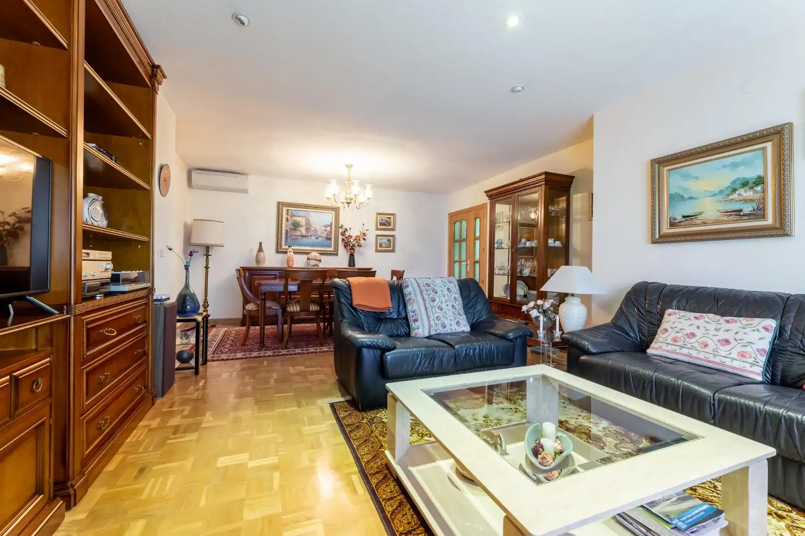 Living room of Flat for sale in Tres Cantos  with Heating, Parquet flooring and Storage room