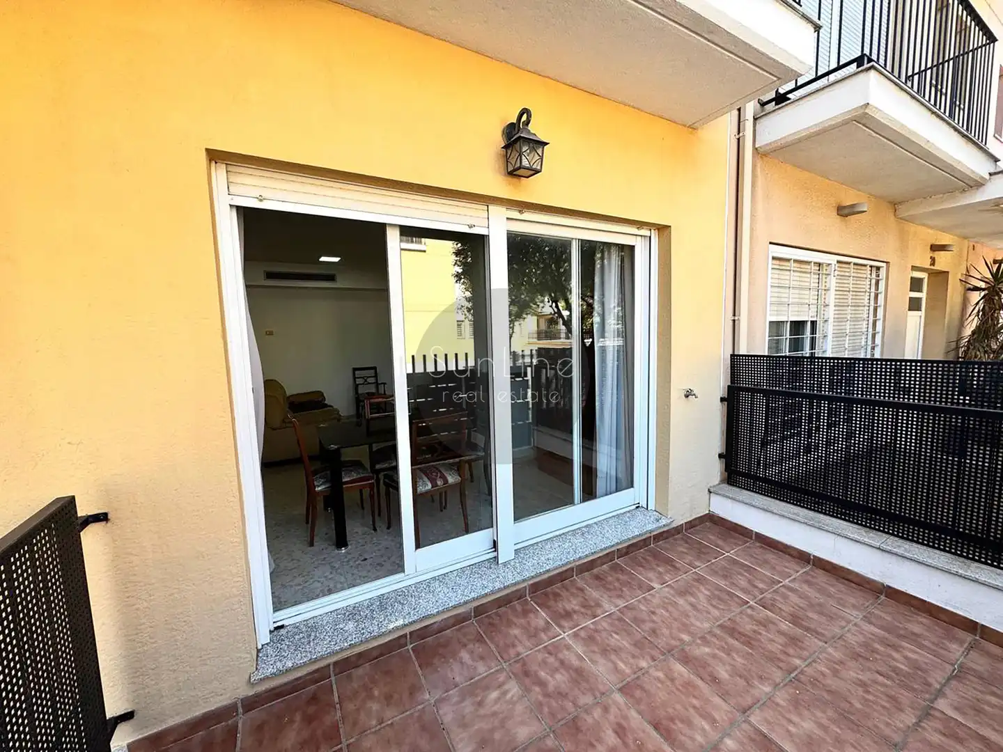 Terrasse von Einfamilien-Reihenhaus zur Miete in Moncada mit Klimaanlage, Privatgarten und Terrasse