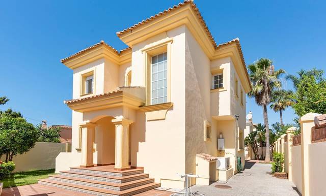 Casa-chalet en Venta en Costabella
