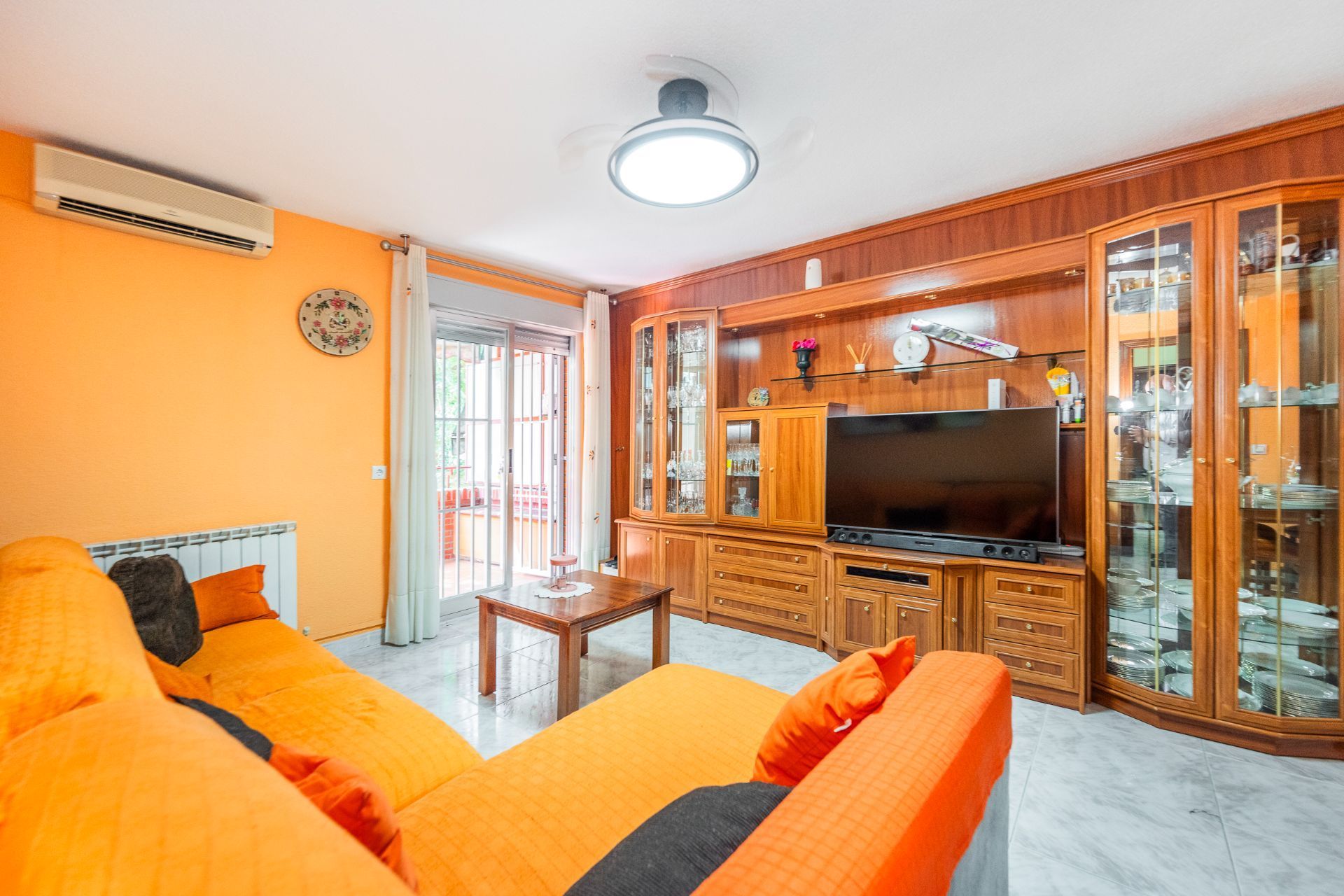 Living room of Flat for sale in Parla  with Air Conditioner and Terrace