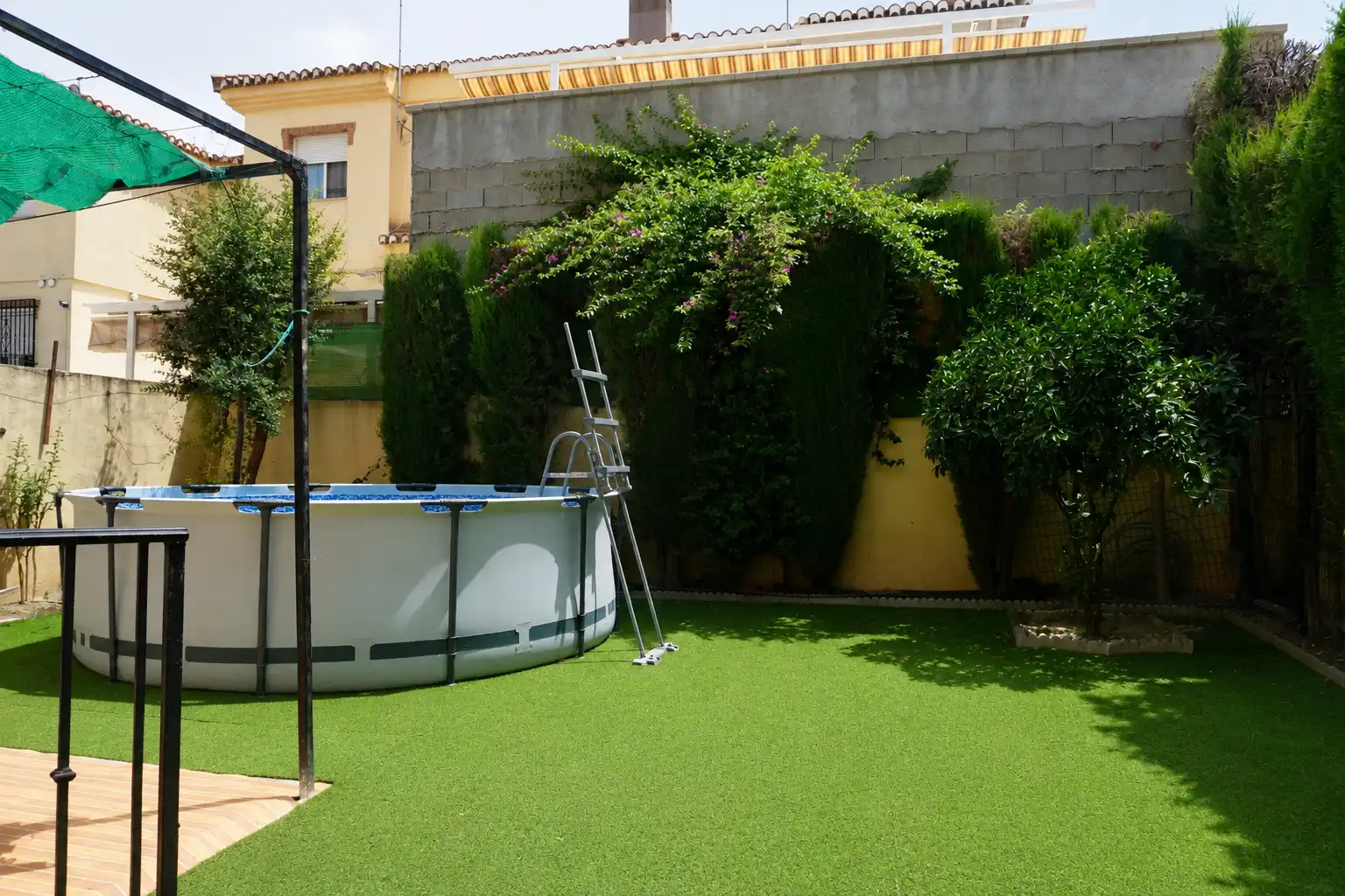Piscina de Casa adosada en venta en Vegas del Genil con Jardín privado, Terraza y Amueblado