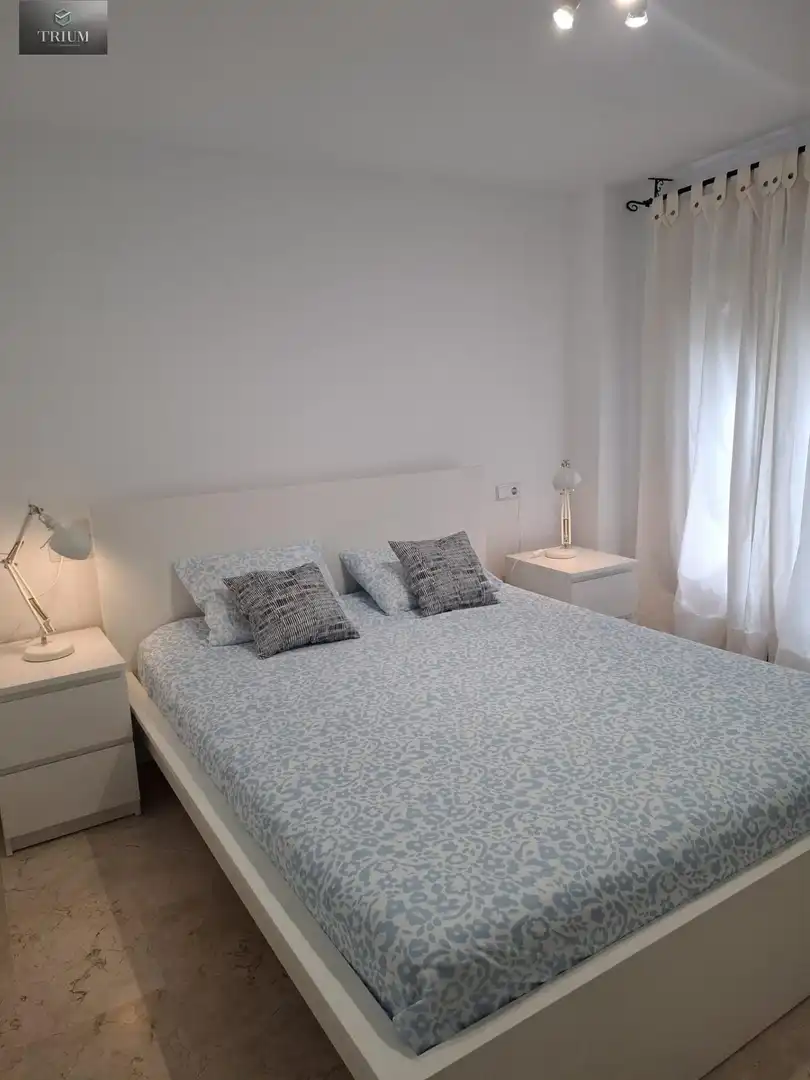 Dormitori de Apartament de lloguer en Granada amb Traster, Moblat i Balcó