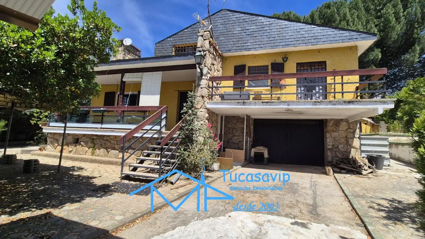 Casa amb piscina en venda a Pelayos de la Presa