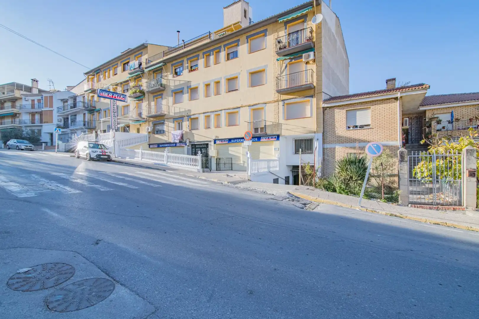 Außenansicht von Wohnung zum Verkauf in Montefrío mit Balkon