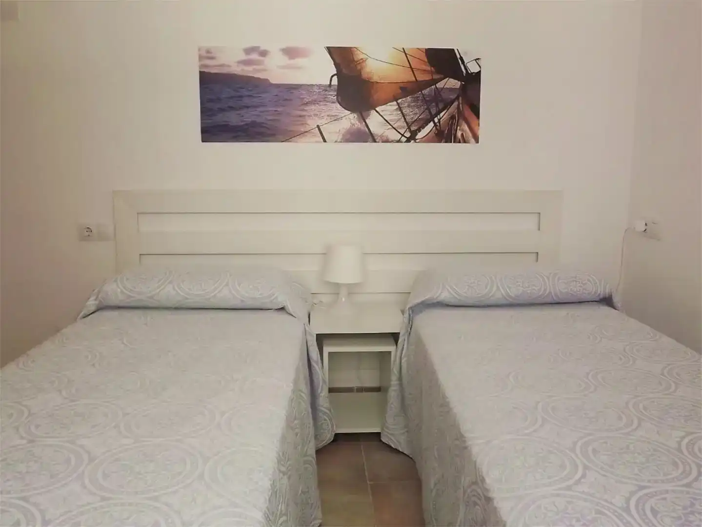 Dormitori de Apartament de lloguer en Tarifa amb Aire condicionat, Jardí privat i Moblat