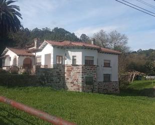 Vista exterior de Casa o xalet en venda en Cudillero amb Terrassa i Balcó