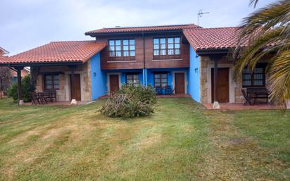 Vista exterior de Casa o xalet de lloguer en Villaviciosa amb Calefacció, Jardí privat i Moblat