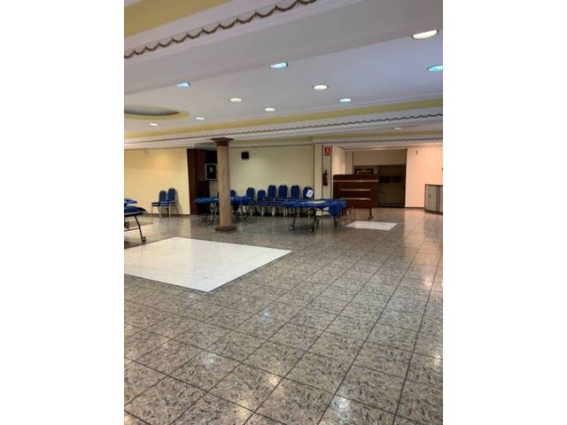 Local comercial en Venta en Carrer Mossèn Parramon en Les Fonts
