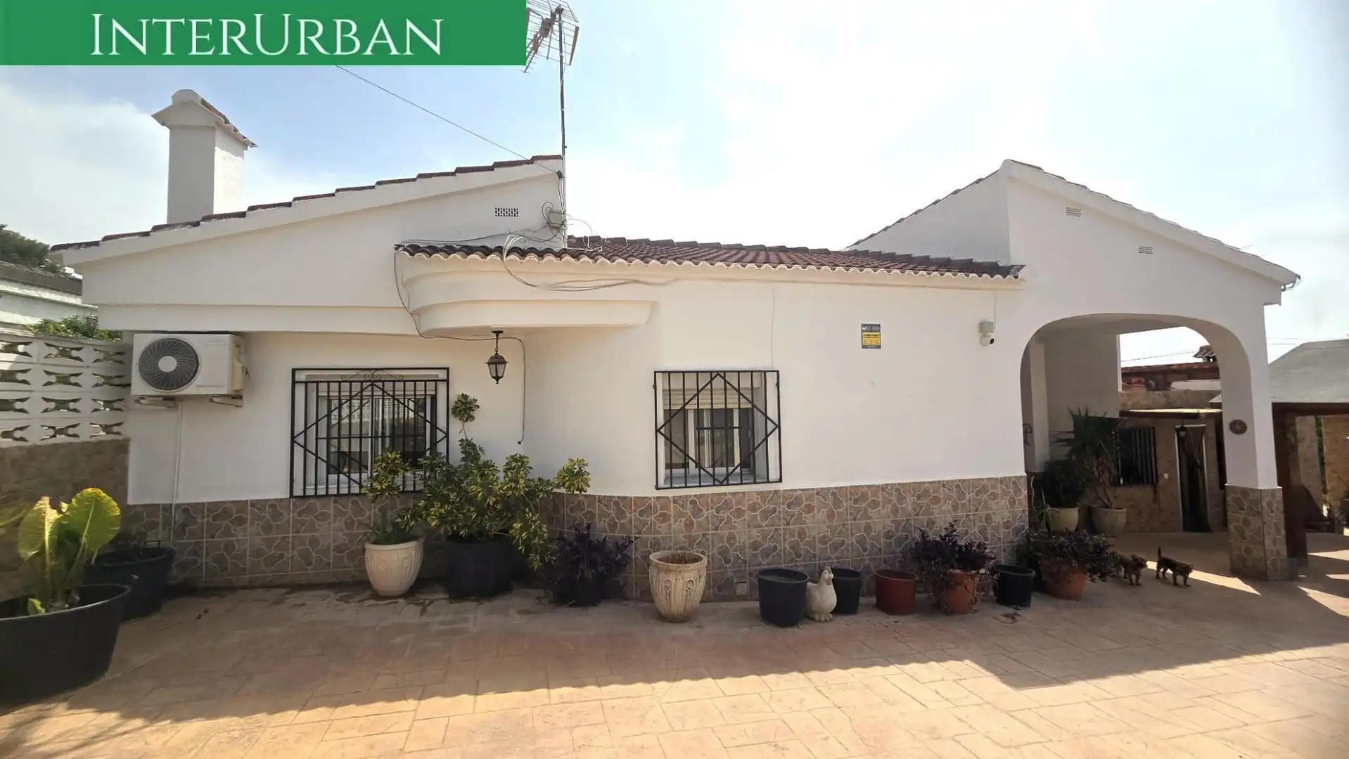 Vista exterior de Casa o xalet en venda en Llíria amb Aire condicionat, Calefacció i Jardí privat