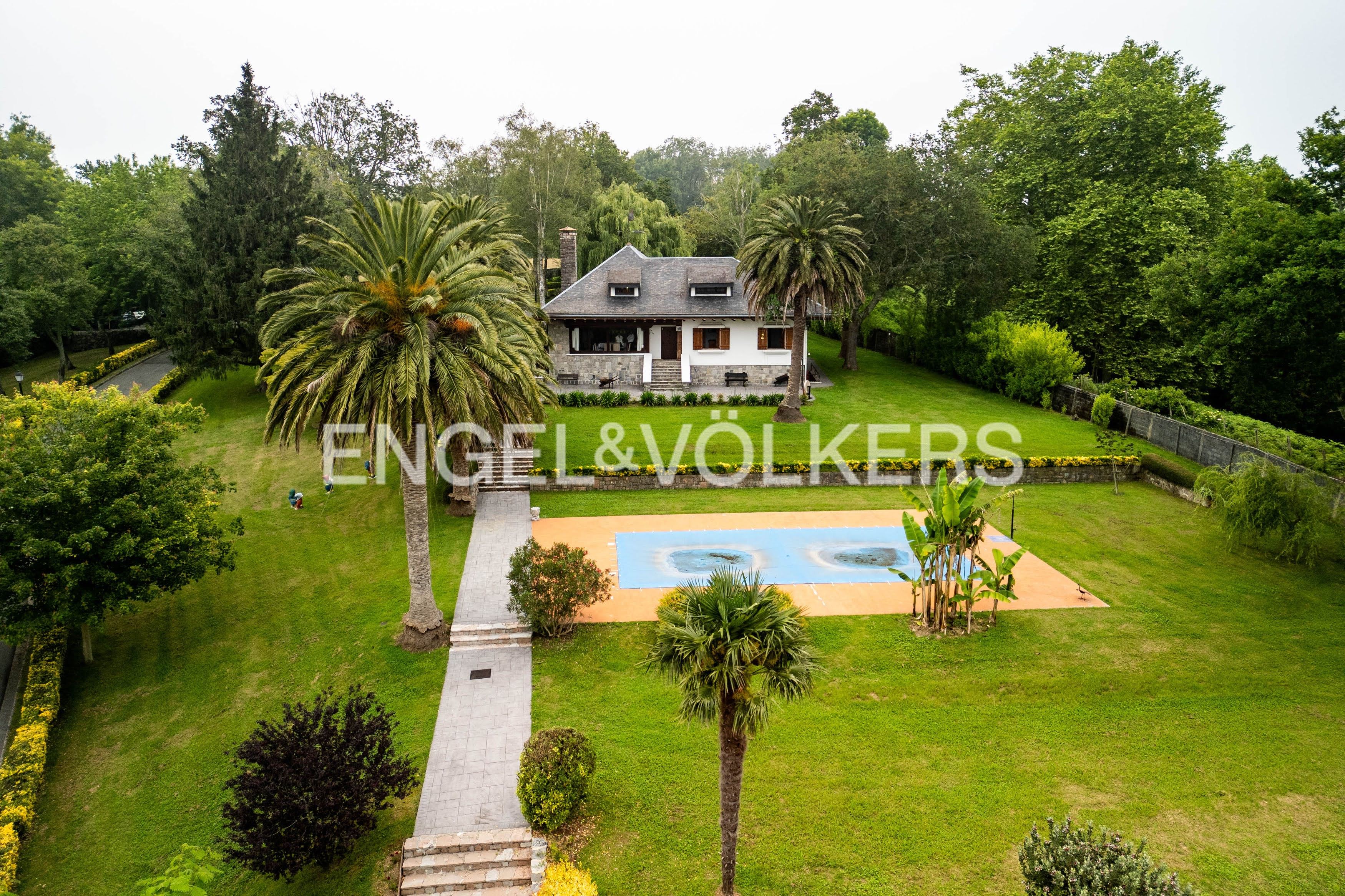 Exterior view of Country house for sale in Donostia - San Sebastián   with Air Conditioner, Heating and Private garden